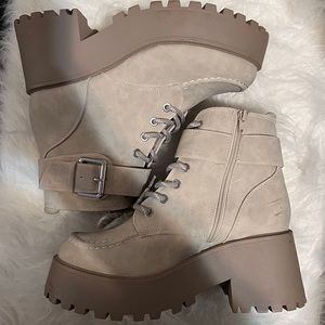 Size 9 Beige platform combat boots
